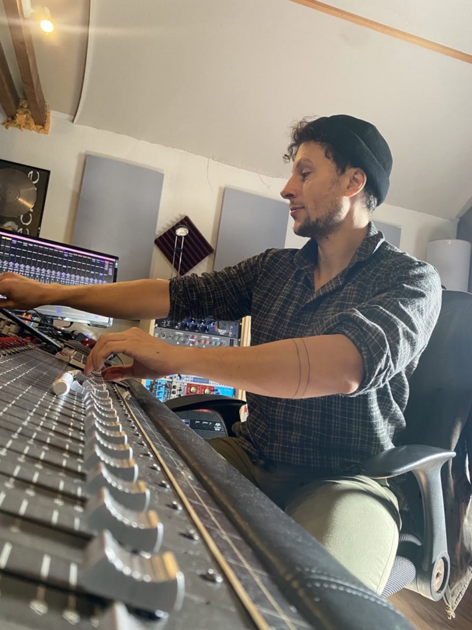 Melvin Keske in the studio